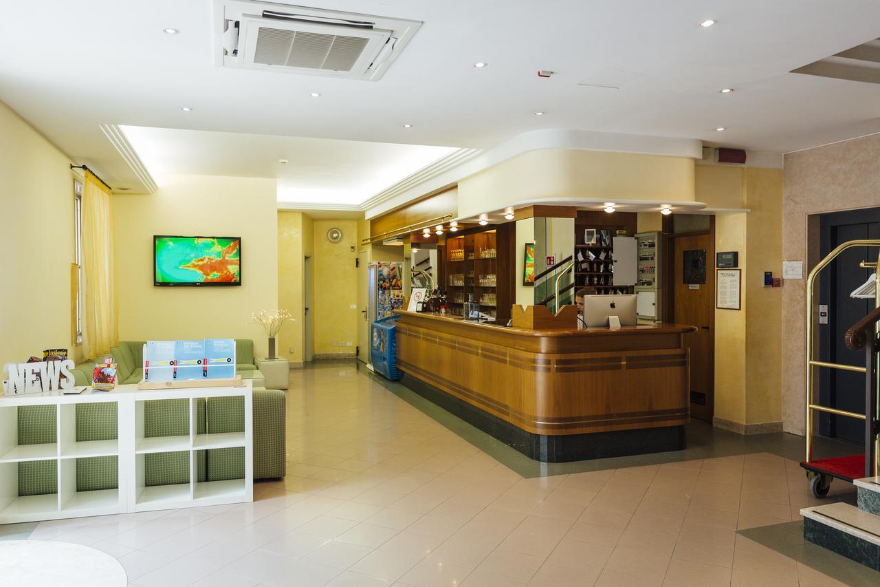 Hotel Montecarlo Rimini Exterior photo